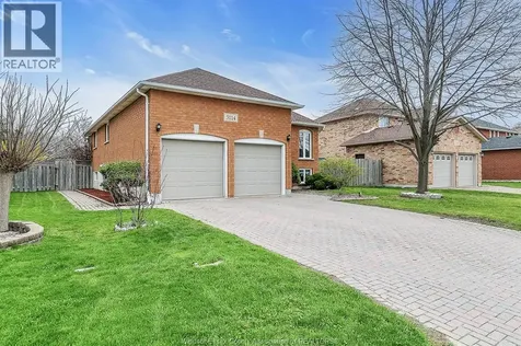 3114 Fletcher Windsor ON N9E 4M7