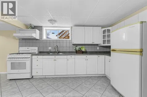 3114 Fletcher Windsor ON N9E 4M7