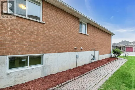 3114 Fletcher Windsor ON N9E 4M7