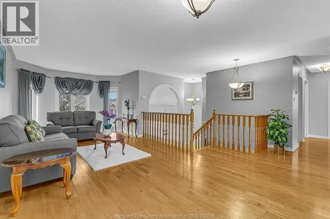 3114 Fletcher Windsor ON N9E 4M7