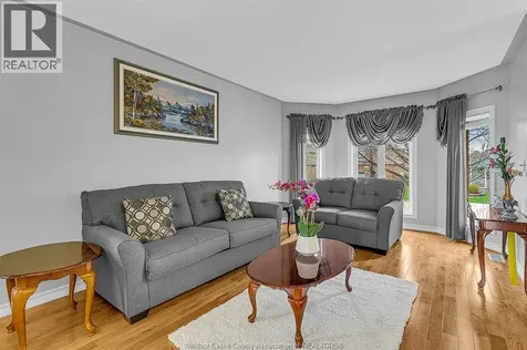 3114 Fletcher Windsor ON N9E 4M7