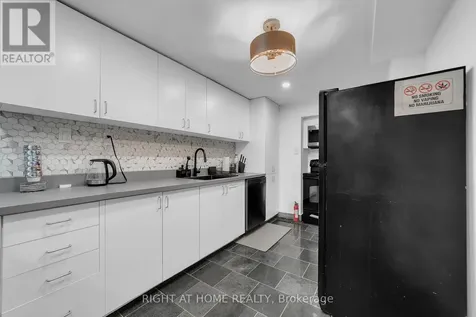 195 John Bowser Crescent Newmarket (glenway Estates) ON L3Y 7N6