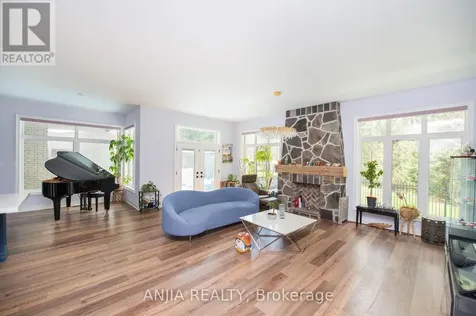 26 Pelosi Way East Gwillimbury ON L0G 1M0