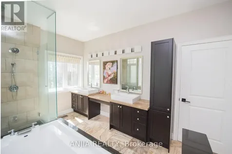 26 Pelosi Way East Gwillimbury ON L0G 1M0