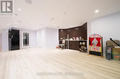 26 Pelosi Way East Gwillimbury ON L0G 1M0