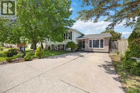4484 North Street Petrolia ON N0N 1R0