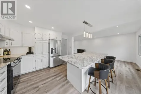 32 Thorncliffe Court Sudbury ON P3A 5E9
