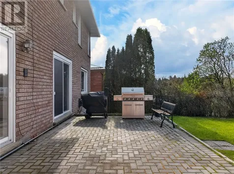 32 Thorncliffe Court Sudbury ON P3A 5E9