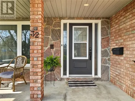 32 Thorncliffe Court Sudbury ON P3A 5E9