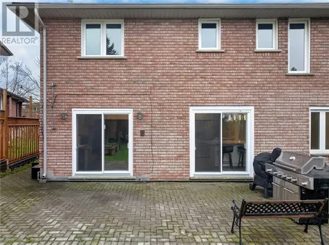 32 Thorncliffe Court Sudbury ON P3A 5E9