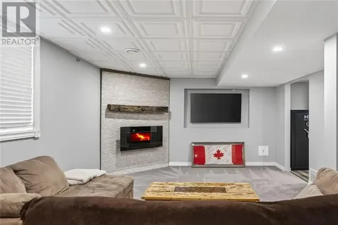 32 Thorncliffe Court Sudbury ON P3A 5E9