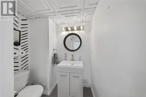 32 Thorncliffe Court Sudbury ON P3A 5E9