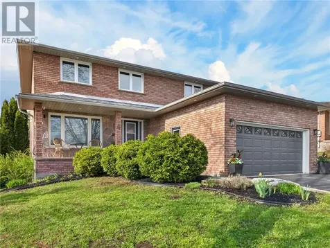 32 Thorncliffe Court Sudbury ON P3A 5E9