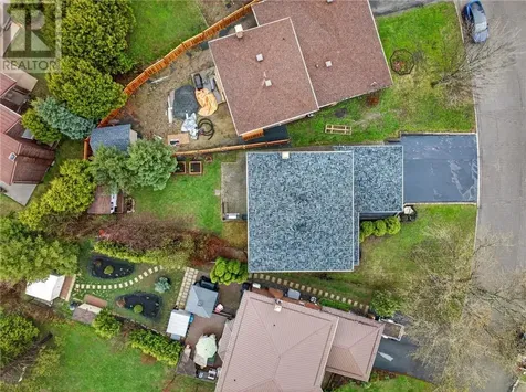 32 Thorncliffe Court Sudbury ON P3A 5E9