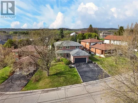 32 Thorncliffe Court Sudbury ON P3A 5E9