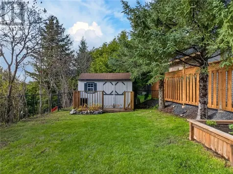32 Thorncliffe Court Sudbury ON P3A 5E9