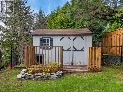 32 Thorncliffe Court Sudbury ON P3A 5E9