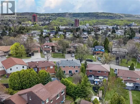 32 Thorncliffe Court Sudbury ON P3A 5E9