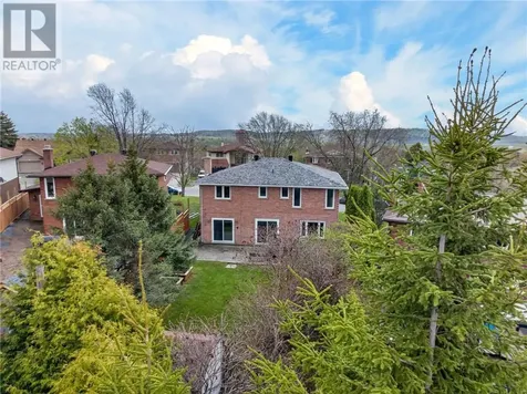 32 Thorncliffe Court Sudbury ON P3A 5E9