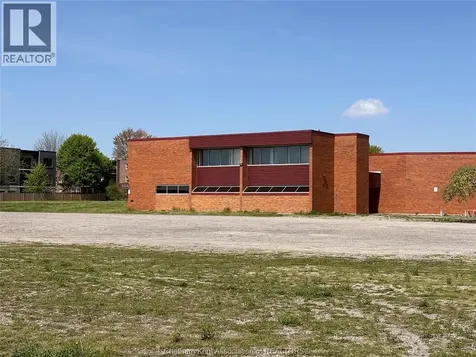 280 Merritt Avenue Chatham ON N7M 3G1