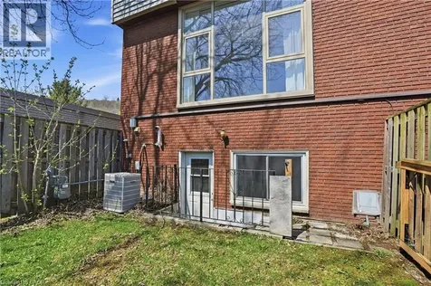 23 Watsons Lane Dundas ON L9H 5G9