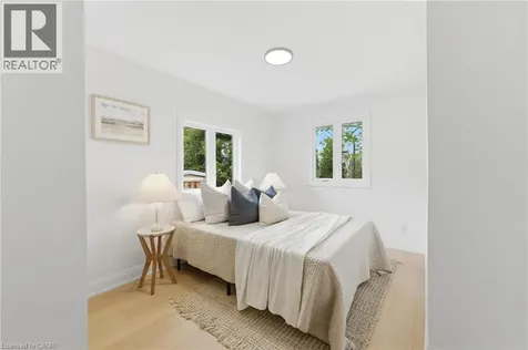 374 East 13th Street Hamilton ON L9A 4A1