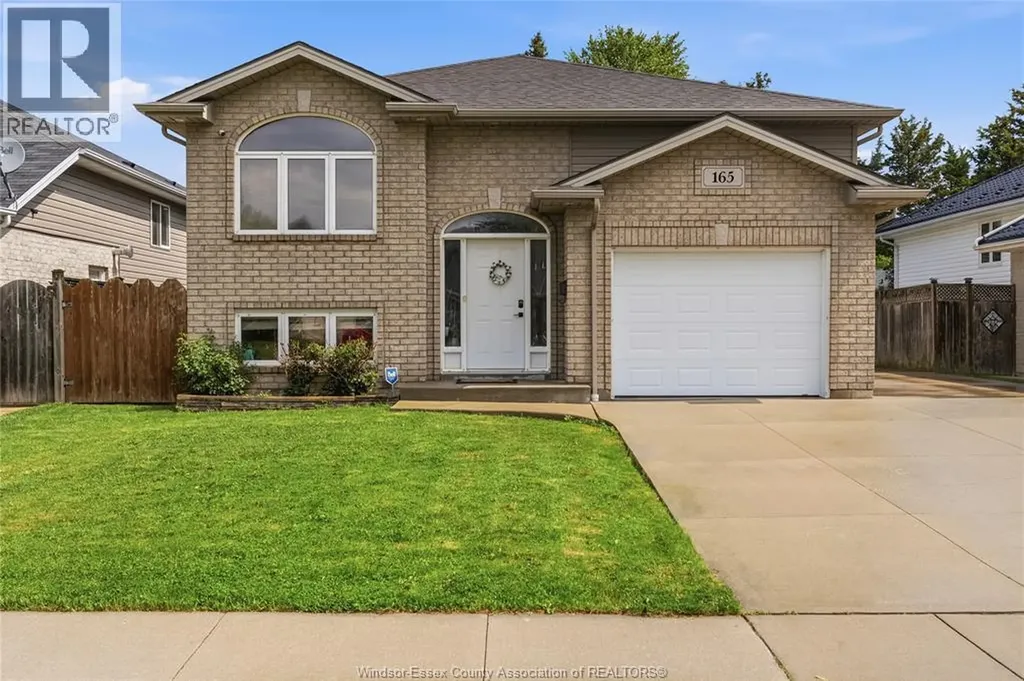 165 Thomas Avenue Wallaceburg ON N8A 5H5