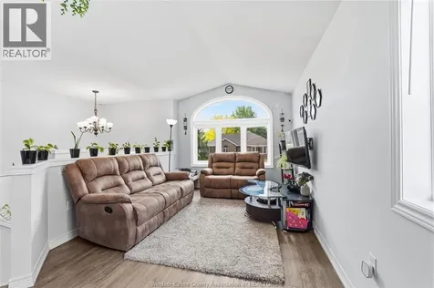 165 Thomas Avenue Wallaceburg ON N8A 5H5