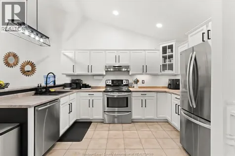163 Antonio Court Leamington ON N8H 5P5