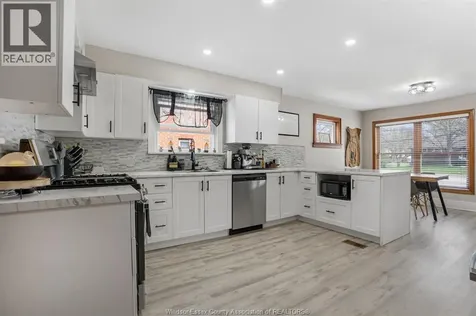 496 Murray Street Wallaceburg ON N8A 1V6