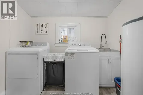 496 Murray Street Wallaceburg ON N8A 1V6