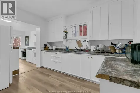 418 Rankin Windsor ON N9B 2R7