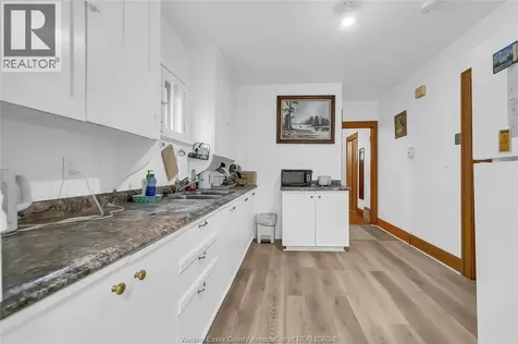 418 Rankin Windsor ON N9B 2R7
