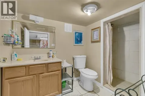 418 Rankin Windsor ON N9B 2R7