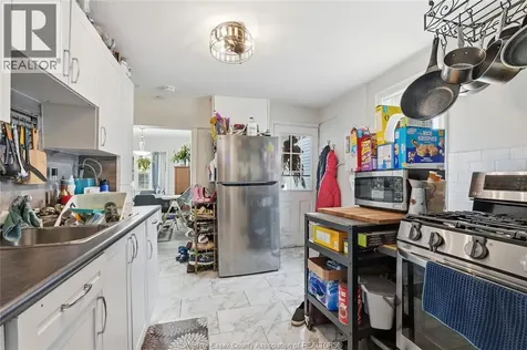 1021 Wellington Avenue Windsor ON N9A 5K2