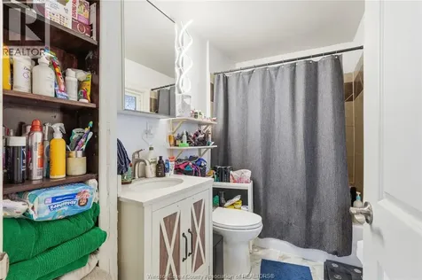 1021 Wellington Avenue Windsor ON N9A 5K2