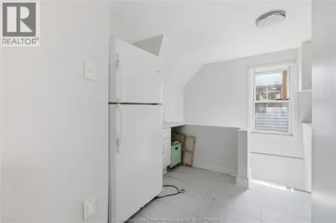 1021 Wellington Avenue Windsor ON N9A 5K2