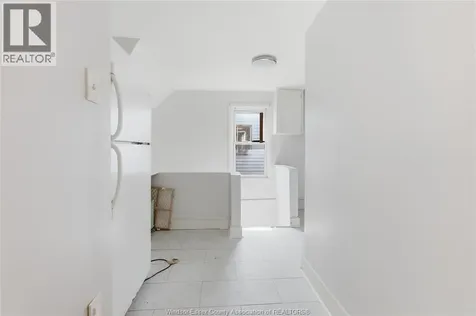 1021 Wellington Avenue Windsor ON N9A 5K2