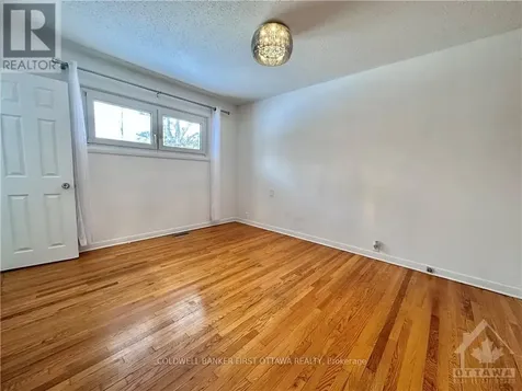 33 Wallford Way Ottawa ON K2E 6B1