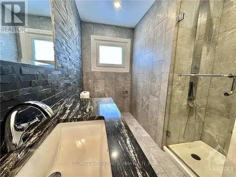 33 Wallford Way Ottawa ON K2E 6B1