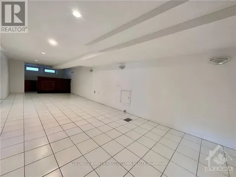33 Wallford Way Ottawa ON K2E 6B1
