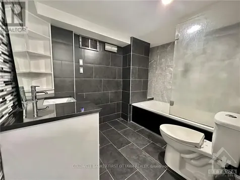 33 Wallford Way Ottawa ON K2E 6B1