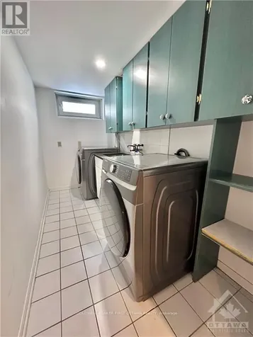 33 Wallford Way Ottawa ON K2E 6B1
