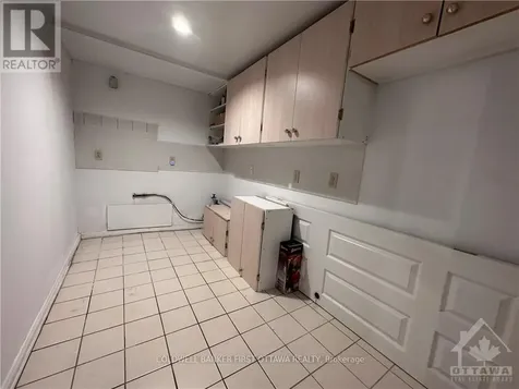 33 Wallford Way Ottawa ON K2E 6B1