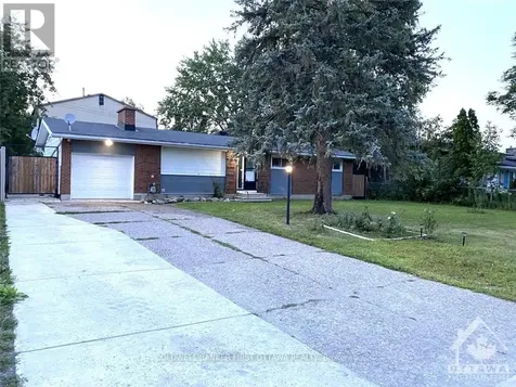 33 Wallford Way Ottawa ON K2E 6B1