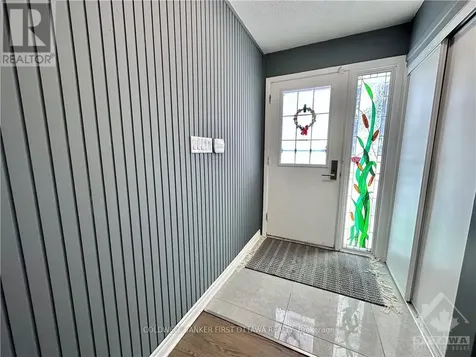 33 Wallford Way Ottawa ON K2E 6B1