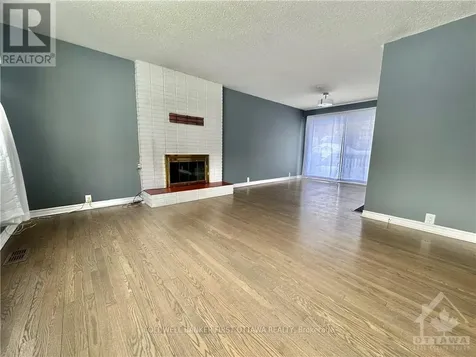 33 Wallford Way Ottawa ON K2E 6B1