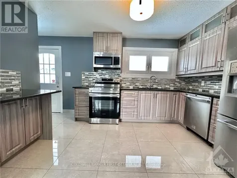 33 Wallford Way Ottawa ON K2E 6B1