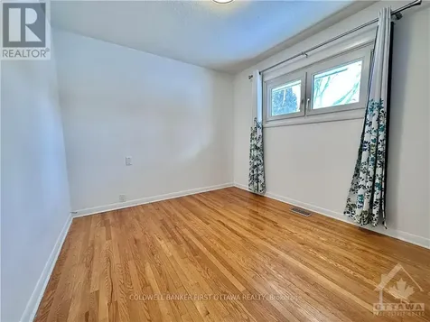 33 Wallford Way Ottawa ON K2E 6B1