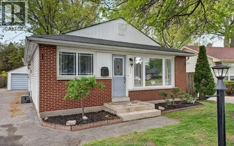 1777 Sun Valley Windsor ON N9C 3R1